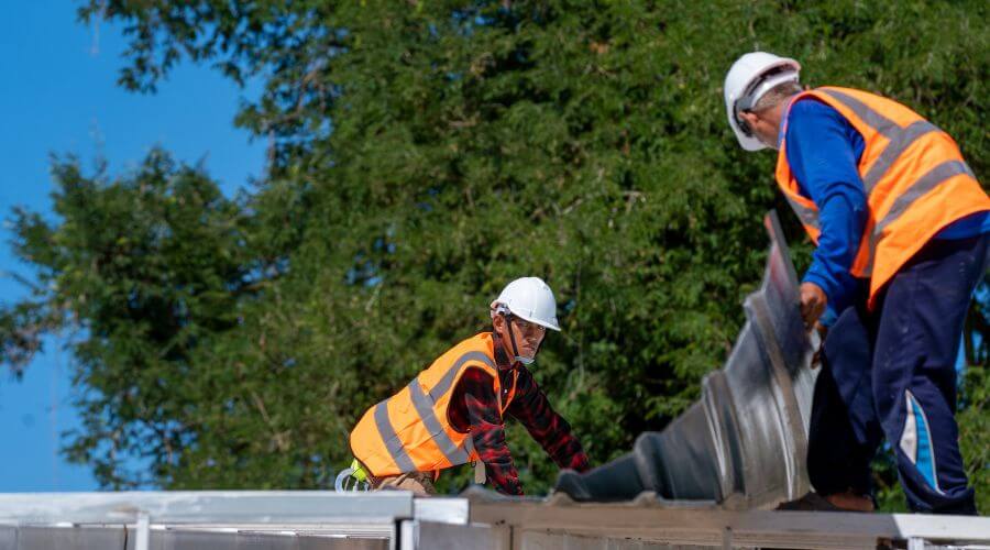 Professional gutter cleaning in Lowndesville, SC